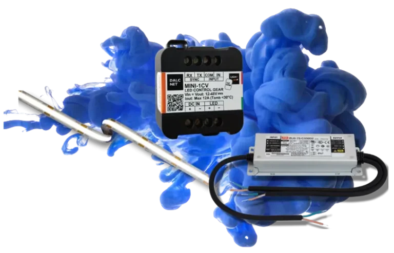 immagine creativa con fumo blu dimmer led dalcnet, strip led COB e alimentatore per lighting